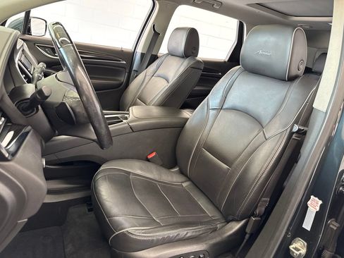 Used 2021 Buick Enclave Avenir w/ Avenir Technology Package AWD/4WD image 17