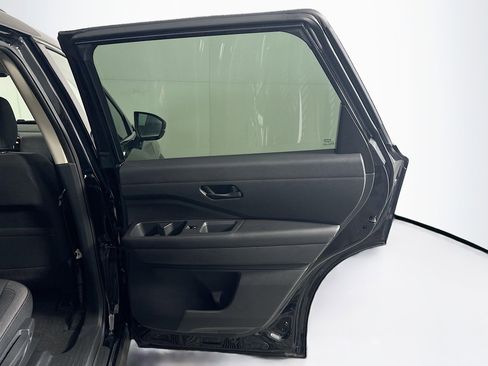 Used 2025 Nissan Pathfinder SV image 32