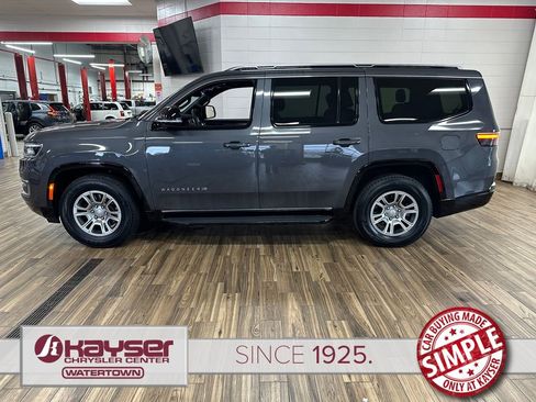 Used 2024 Jeep Wagoneer 4WD image 2