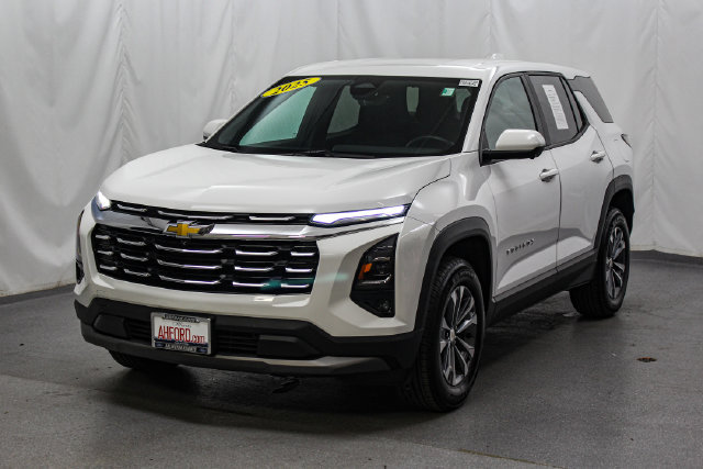 Used 2025 Chevrolet Equinox LT w/ Safety and Technology Package AWD/4WD image 4