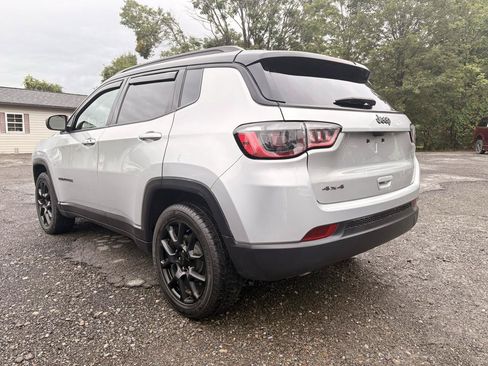 Used 2024 Jeep Compass Latitude w/ Convenience Group AWD/4WD image 5