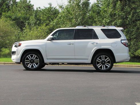 Used 2015 Toyota 4Runner Limited AWD/4WD image 5