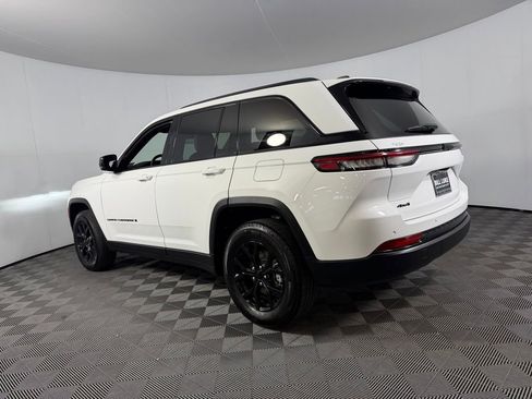 Used 2025 Jeep Grand Cherokee Altitude image 8