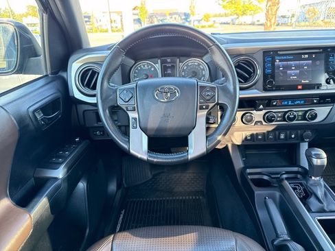 Used 2017 Toyota Tacoma Limited w/ Tow Package AWD/4WD image 30