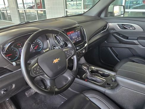 Used 2023 Chevrolet Traverse LT image 11