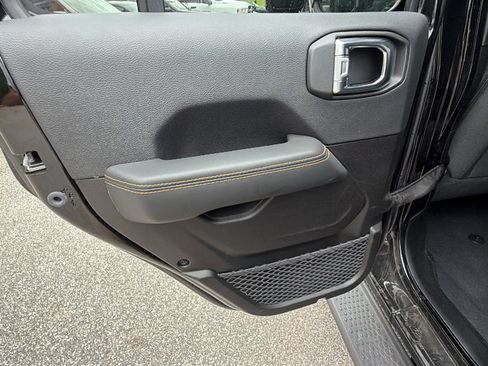Used 2025 Jeep Wrangler Unlimited Sahara AWD/4WD image 22