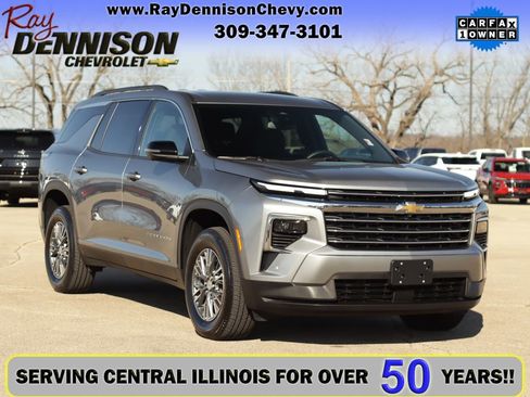 Used 2024 Chevrolet Traverse LT image 1