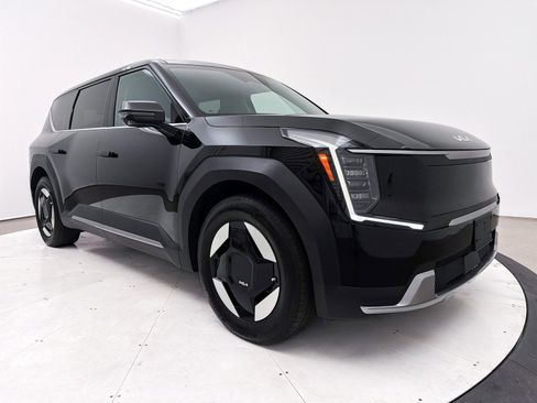 Used 2024 Kia EV9 Light Long Range image 11