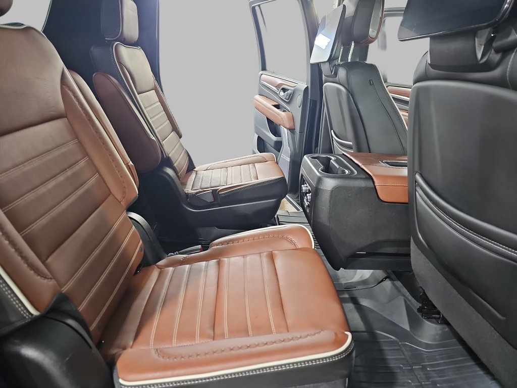 Used 2023 GMC Yukon XL Denali Ultimate w/ LPO, Floor Liner Package AWD/4WD image 14
