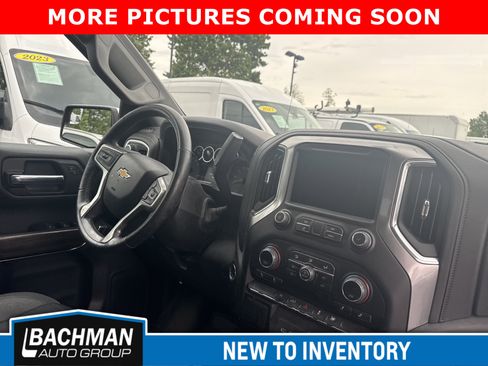 Used 2022 Chevrolet Silverado 1500 LT AWD/4WD image 6