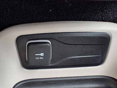 Used 2024 Chrysler Pacifica Touring-L image 26