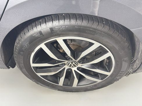 Used 2025 Volkswagen Jetta SE FWD image 11
