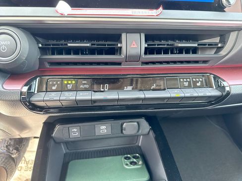 New 2025 Toyota Prius Plug-In Hybrid image 25