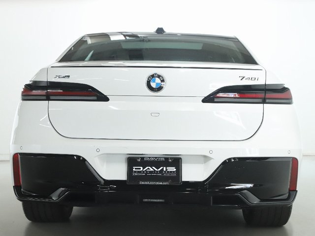 Used 2026 BMW 740i xDrive AWD/4WD image 7