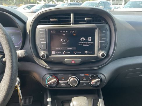 Used 2025 Kia Soul LX w/ LX Technology Package FWD image 22