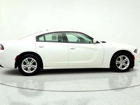 Used 2017 Dodge Charger SE w/ Popular Equipment Group RWD image 4