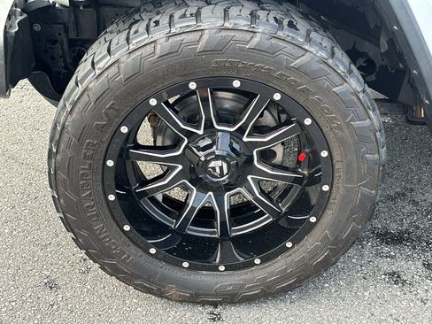 Used 2020 Jeep Wrangler Unlimited Sahara AWD/4WD image 27
