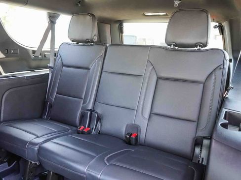 Used 2025 GMC Yukon XL Denali AWD/4WD image 19