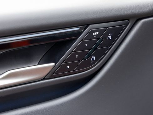 Certified 2025 Porsche Macan Electric image 21