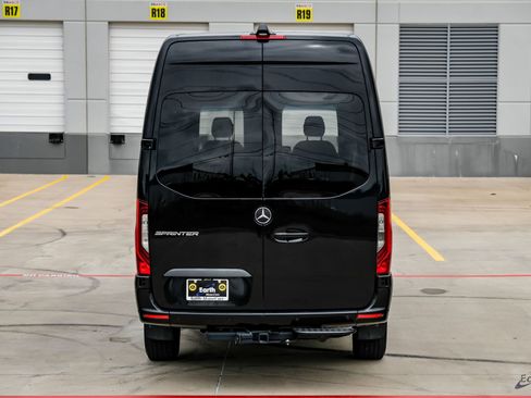 Used 2024 Mercedes-Benz Sprinter 2500 image 13