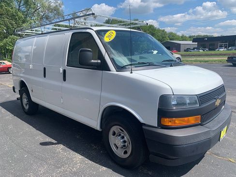 Used 2019 Chevrolet Express 2500 w/ Communications Package RWD image 3
