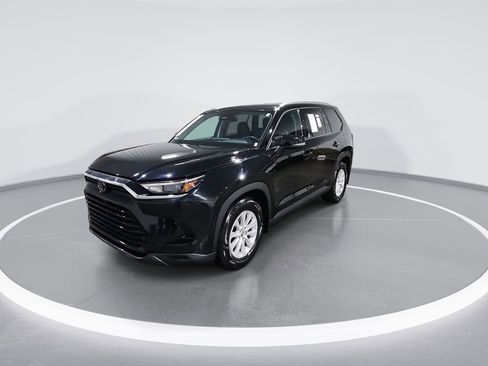 Used 2024 Toyota Grand Highlander XLE image 4