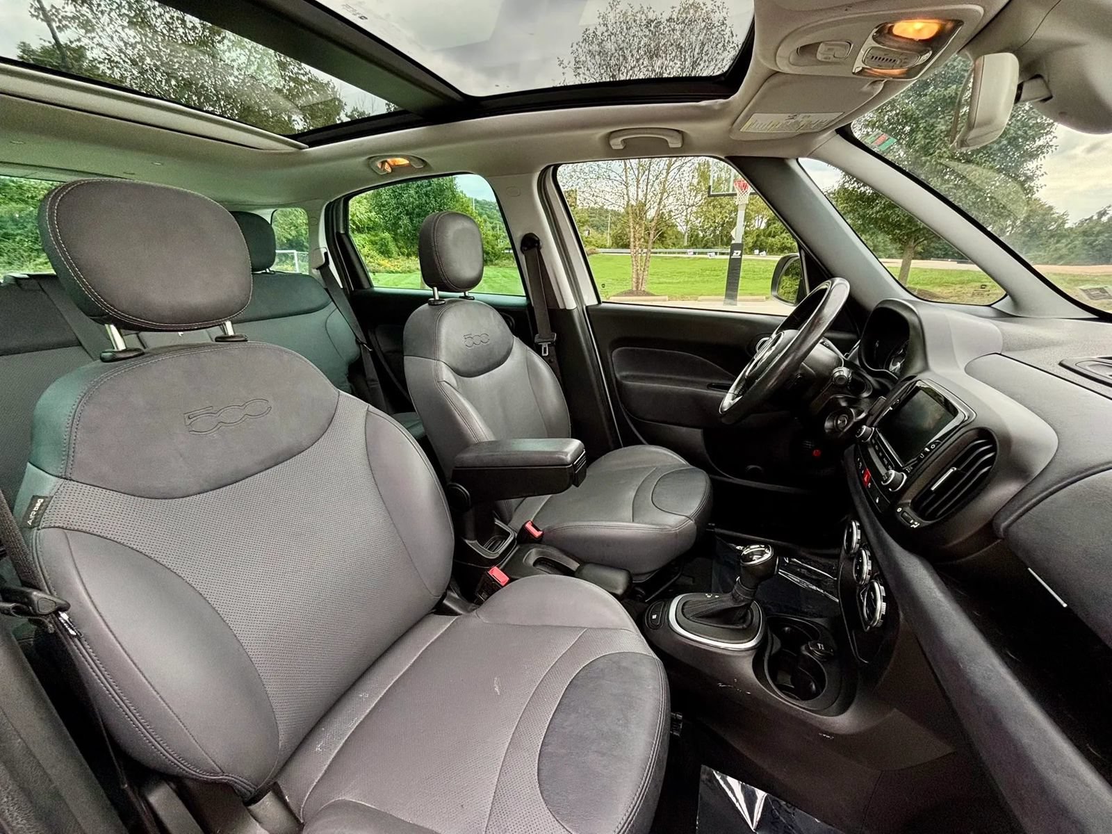 Used 2017 FIAT 500L Lounge w/ Premium Package FWD image 17