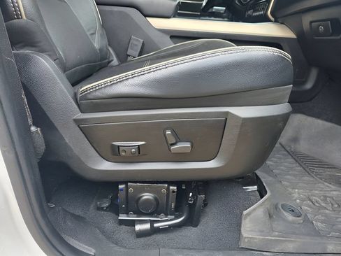 Used 2022 RAM 2500 Laramie AWD/4WD image 9