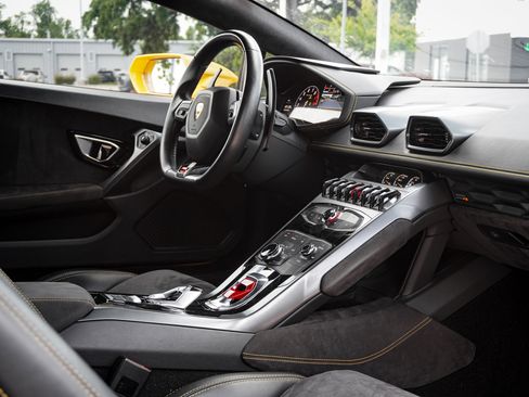 Used 2015 Lamborghini Huracan LP 610-4 AWD/4WD image 35