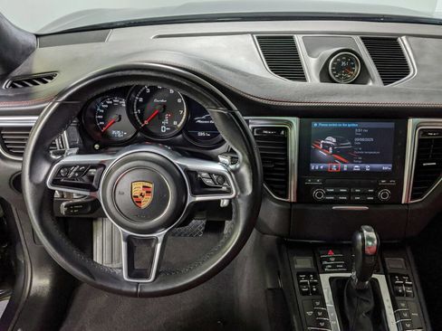 Used 2018 Porsche Macan Turbo image 20