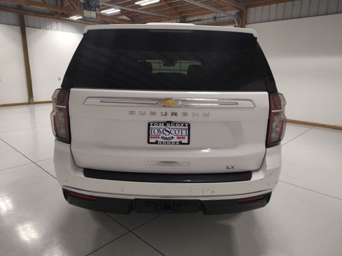 Used 2024 Chevrolet Suburban LT AWD/4WD image 12