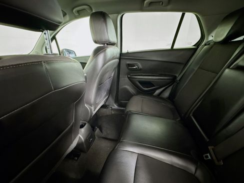 Used 2022 Chevrolet Trax LT w/ LT Convenience Package FWD image 23