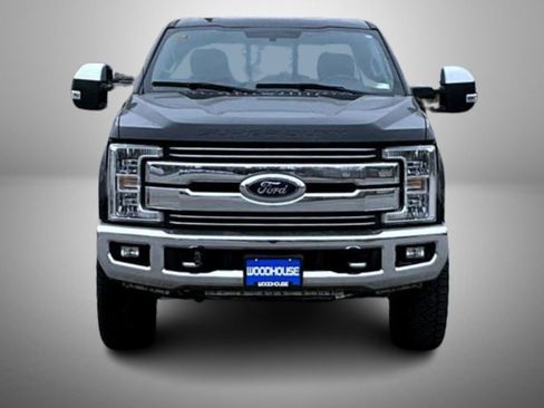 Used 2019 Ford F250 Lariat w/ Chrome Package image 2