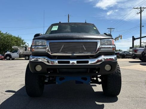 Used 2003 GMC Sierra 2500 SLT w/ SLT Preferred Equipment Group AWD/4WD image 3