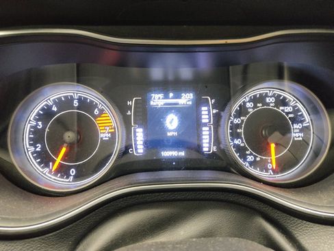Used 2020 Jeep Cherokee Latitude Plus AWD/4WD image 23