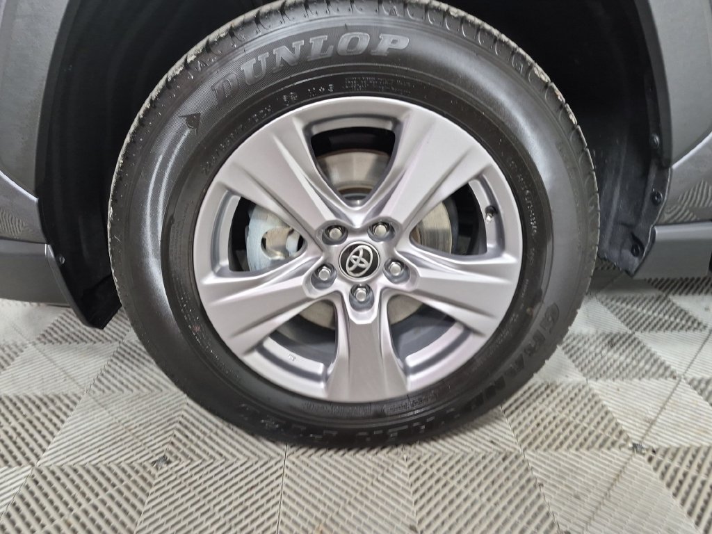 Used 2024 Toyota RAV4 XLE w/ Convenience Package FWD image 30