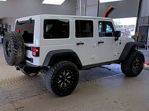 Used 2013 Jeep Wrangler Unlimited Sahara image 4