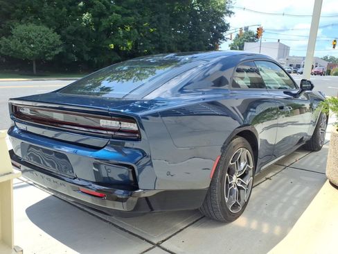 Used 2024 Dodge Charger Daytona R/T w/ Plus Group AWD/4WD image 3