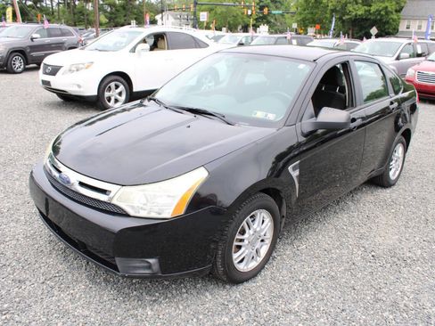 Used 2008 Ford Focus SE FWD image 2