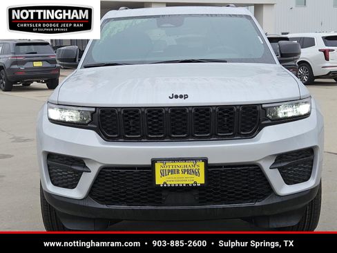 New 2025 Jeep Grand Cherokee Altitude image 2