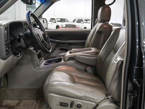 Used 2003 Chevrolet Suburban LT w/ LT Preferred Equipment Group RWD image 3