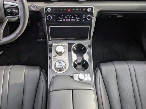 Used 2025 Genesis GV80 2.5T image 17