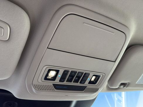 Used 2022 Ford Explorer Limited w/ Limited Technology Package image 23