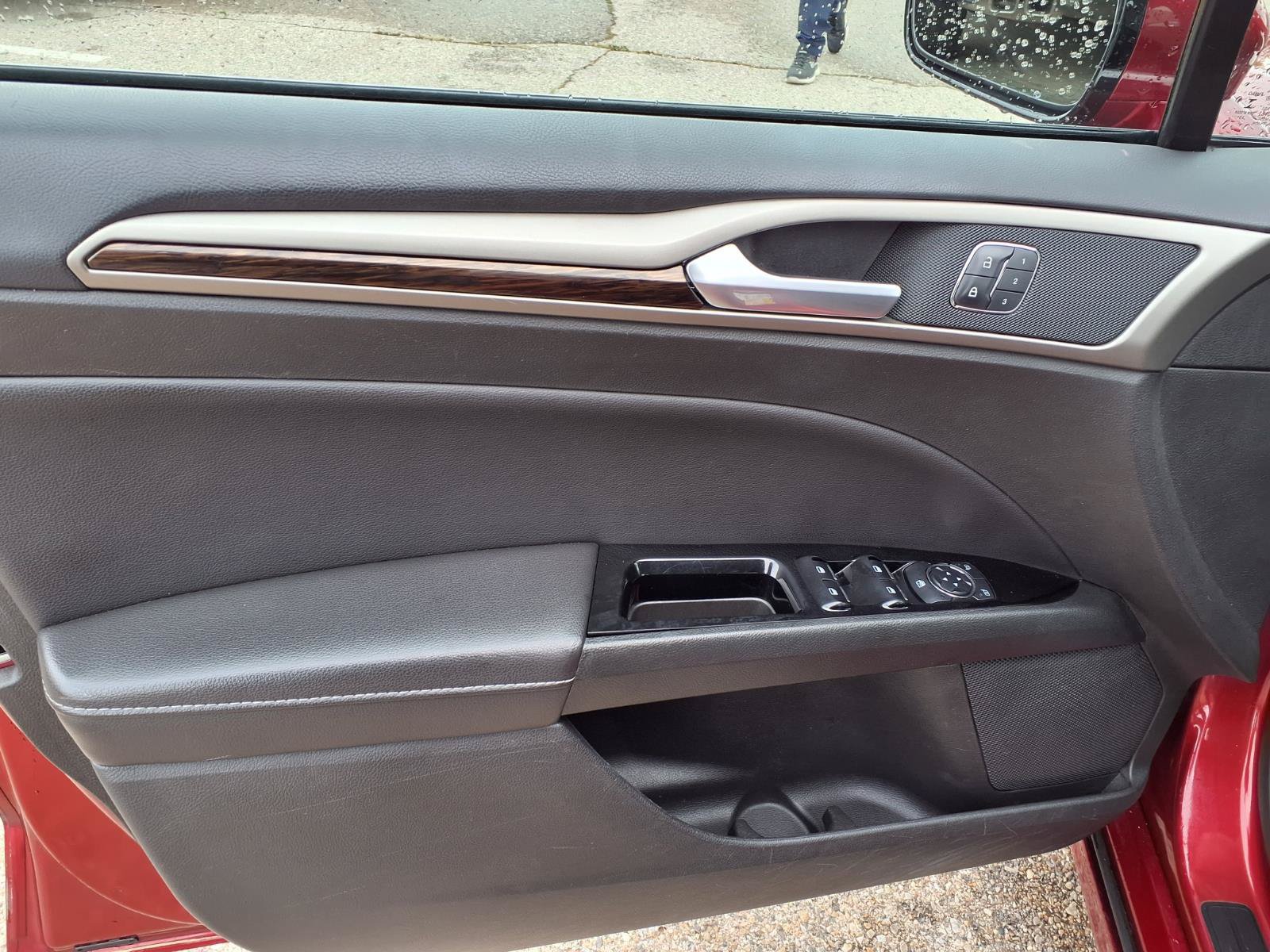 Used 2014 Ford Fusion SE w/ Equipment Group 202A FWD image 13