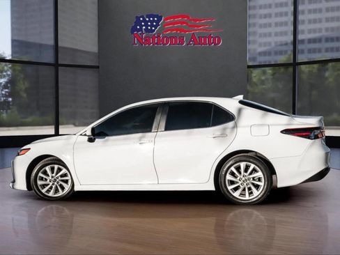 Used 2021 Toyota Camry LE image 2