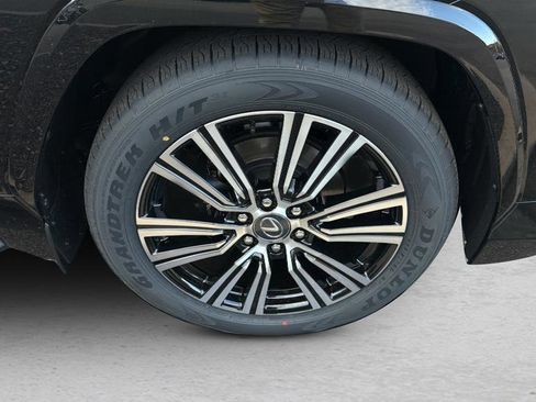 New 2025 Lexus LX 600 4WD w/ Luxury Package image 4