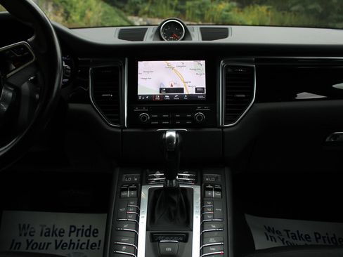 Used 2017 Porsche Macan AWD/4WD image 21