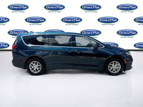 Used 2023 Chrysler Pacifica Touring-L FWD image 8