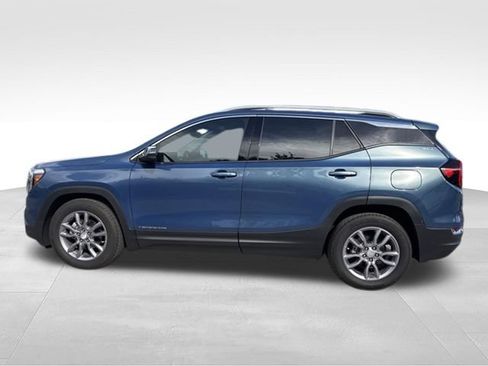 Used 2024 GMC Terrain SLT w/ Infotainment Package II FWD image 9