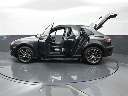 Certified 2025 Porsche Macan image 26